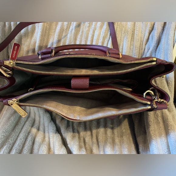 Michael Kors Sutton Satchel - Picture 14 of 14